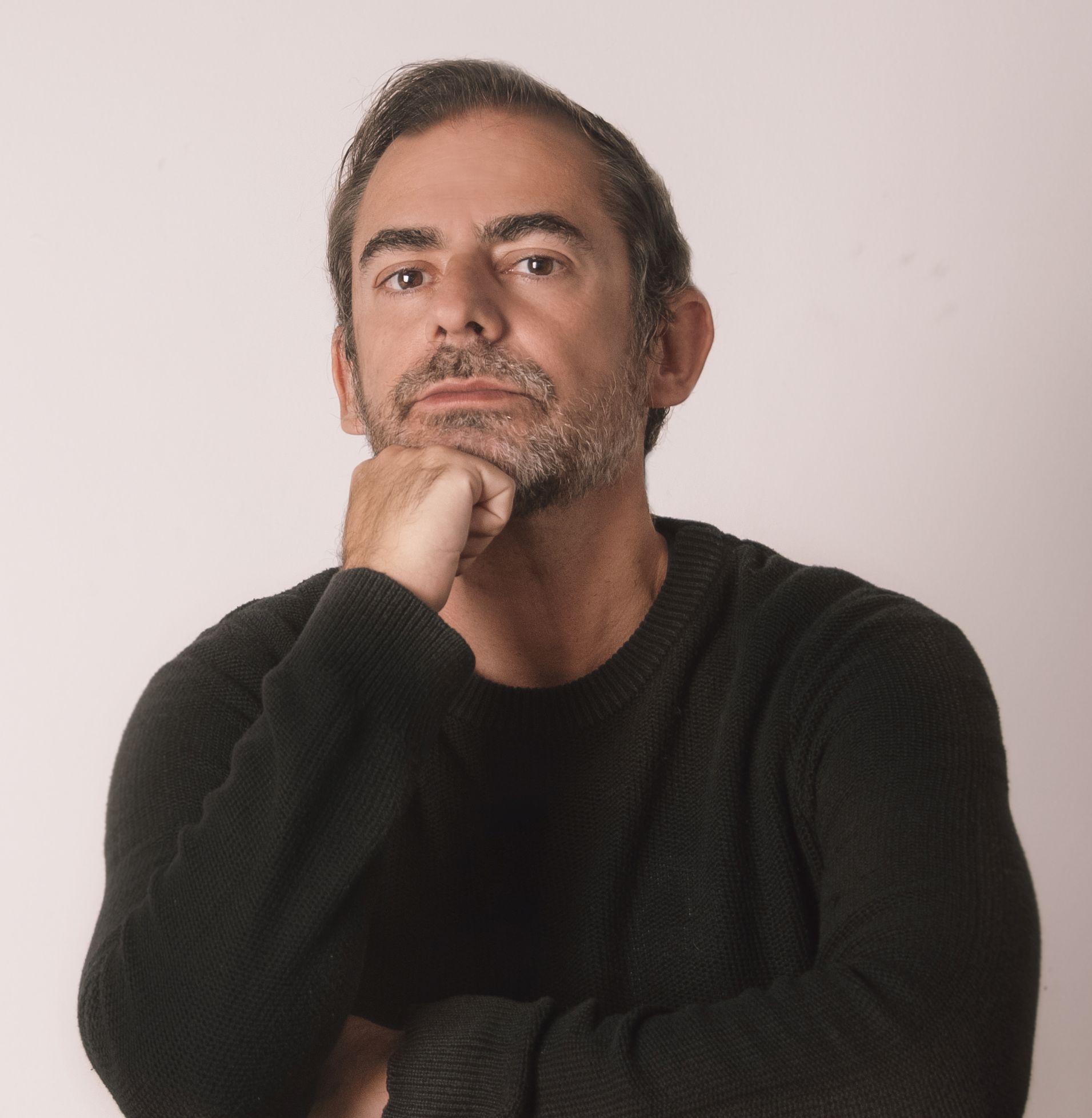 Escritor gaditano de fantasía urbana, misterio y thriller